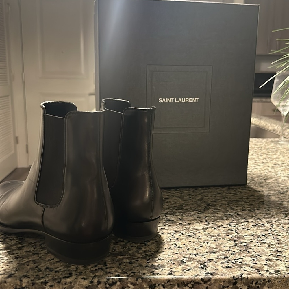 Saint Laurent Men’s Wyatt Chelsea Boot Size 43 - Picture 3 of 5